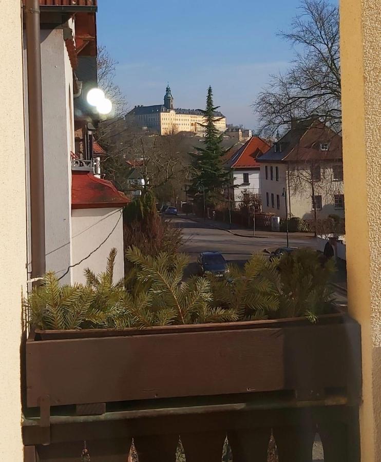 Schoene Altbauwohnung Mit Grosser Sonnenterrasse Rudolstadt Exterior foto